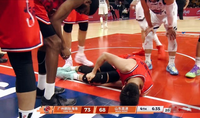 开元官方网站-郭艾伦流泪重伤，CBA爆冷1战：徐昕2双打疯了，山东男篮输得窝囊