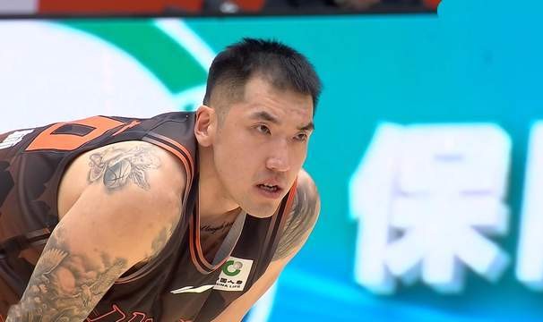 开元体育-高诗岩单节15分，山东男篮4连胜紧追前4 18岁射手成奇兵 砍下11分